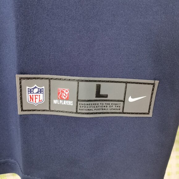 Chicago Bears D J Moore No 2 Jersey - Picture 9 of 11